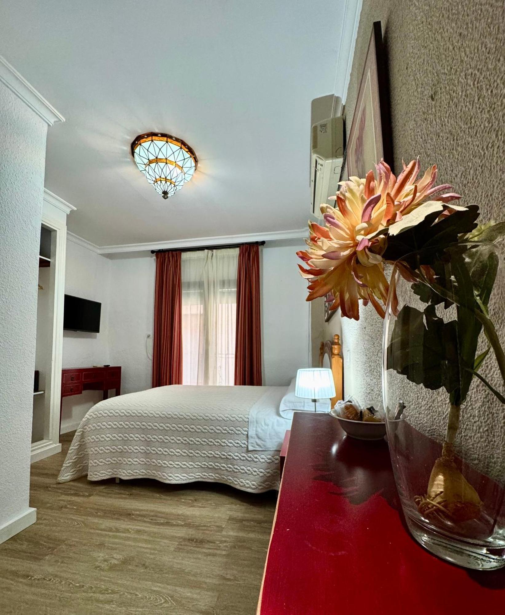 Pension Zurita Granada Bagian luar foto