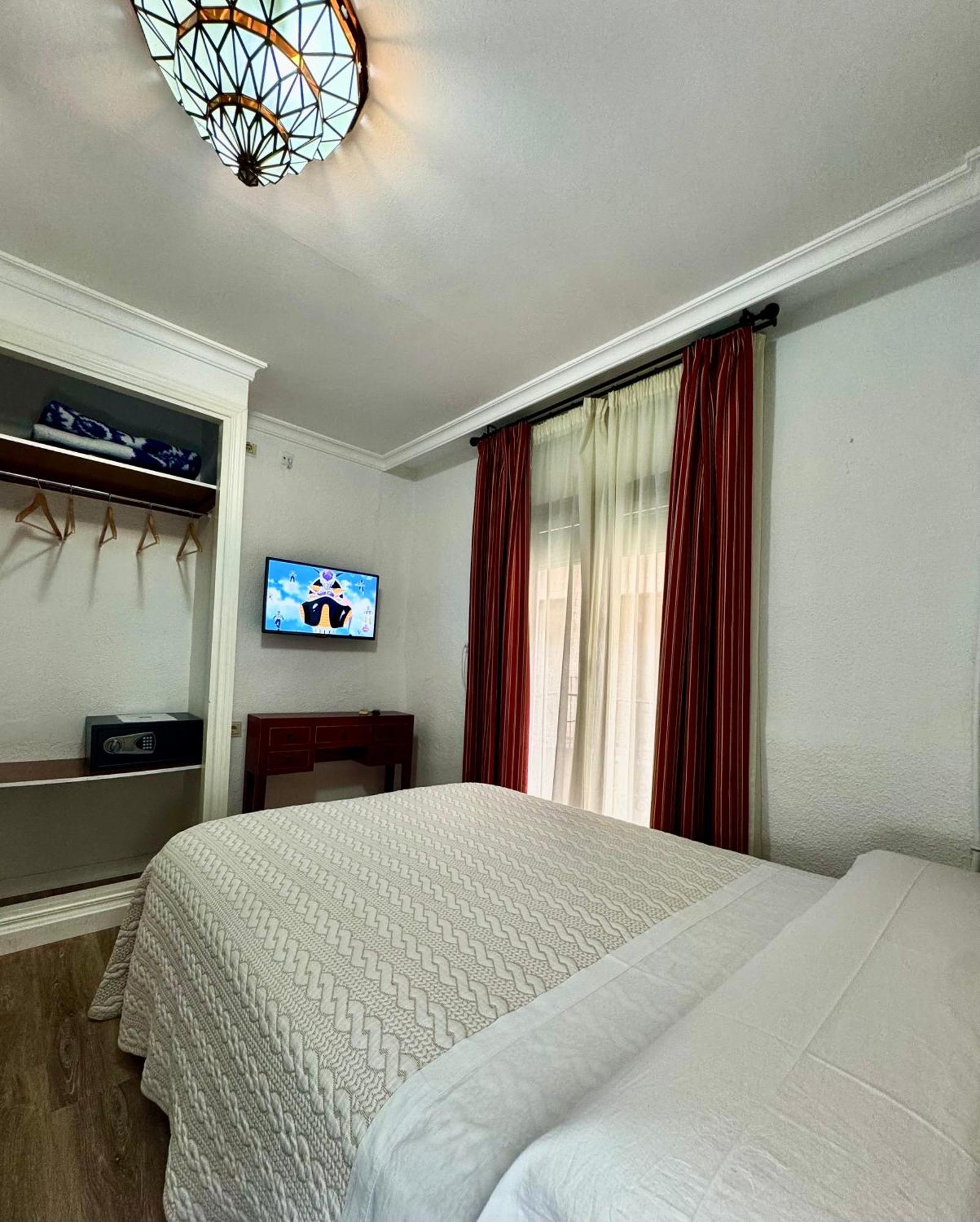 Pension Zurita Granada Bagian luar foto