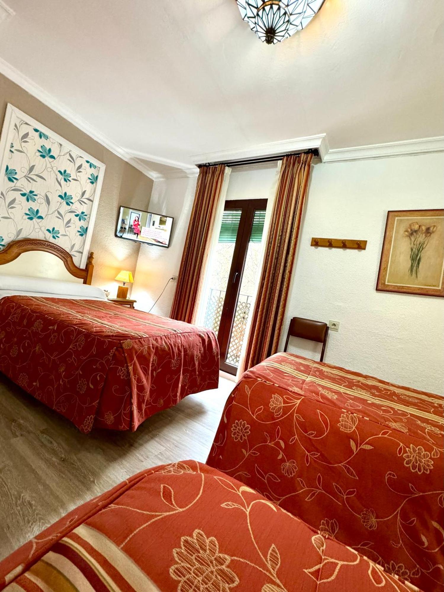 Pension Zurita Granada Bagian luar foto