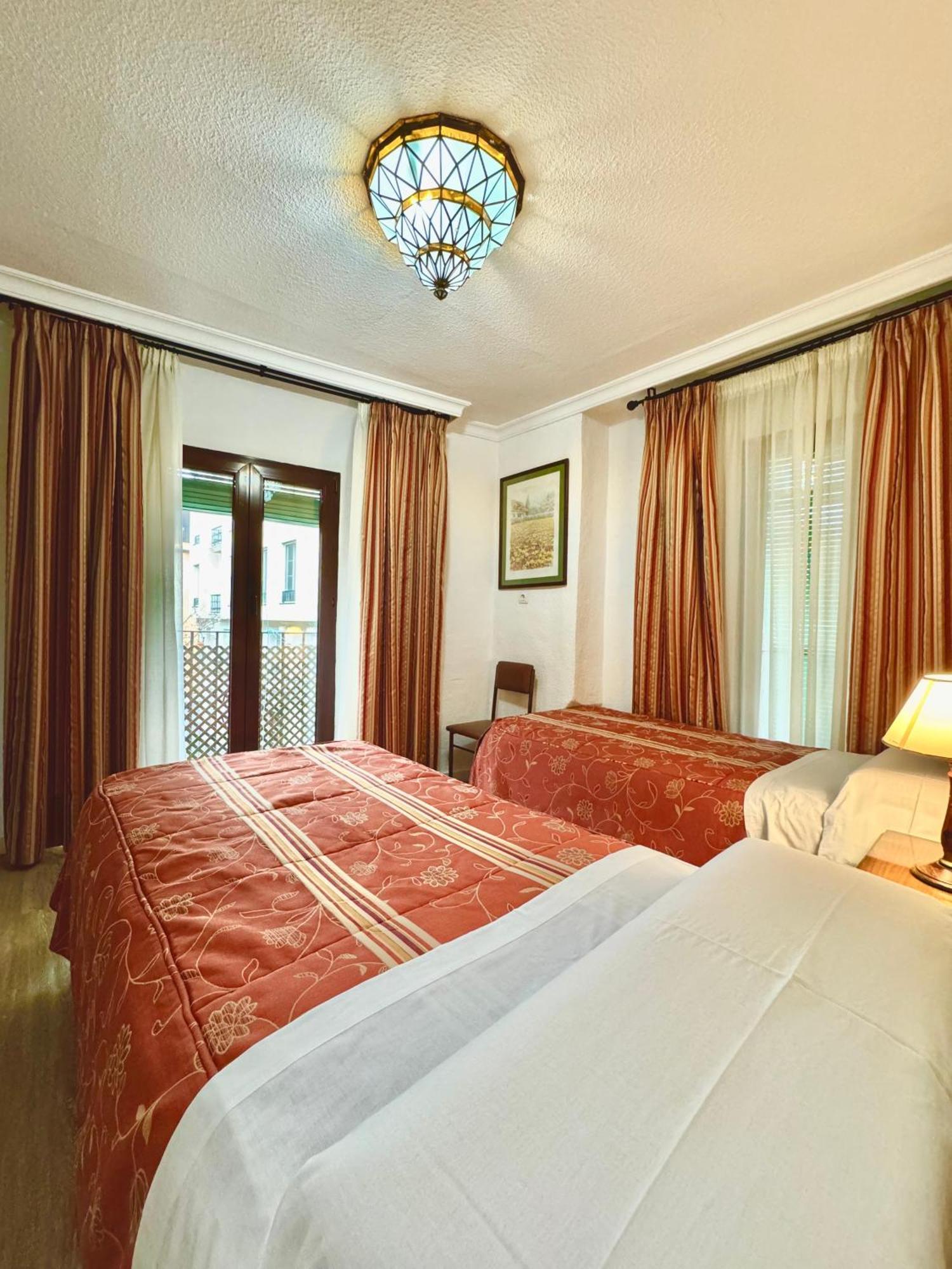 Pension Zurita Granada Bagian luar foto