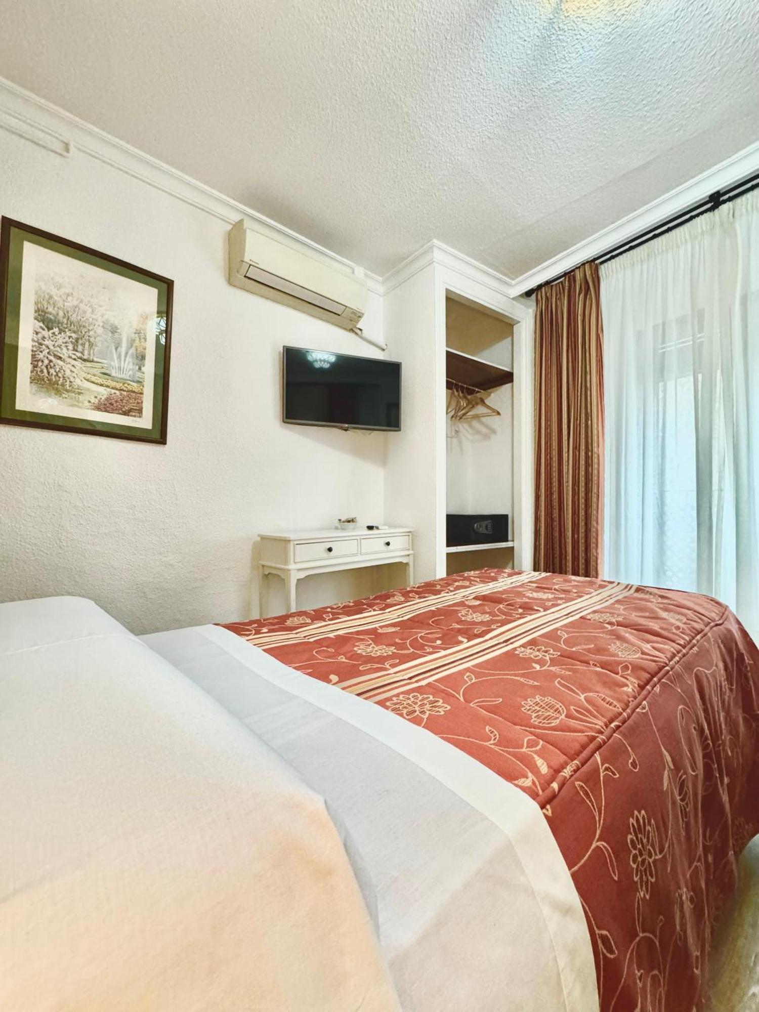 Pension Zurita Granada Bagian luar foto