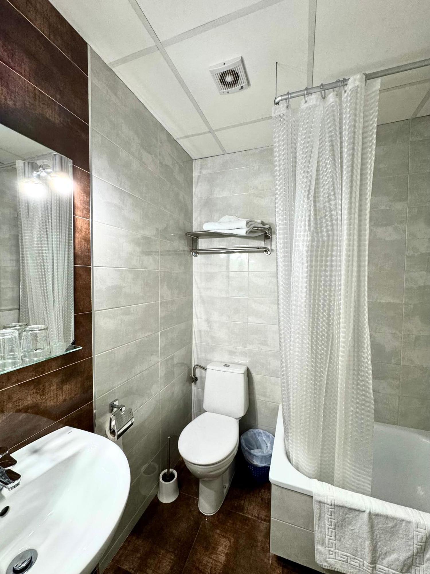 Pension Zurita Granada Bagian luar foto