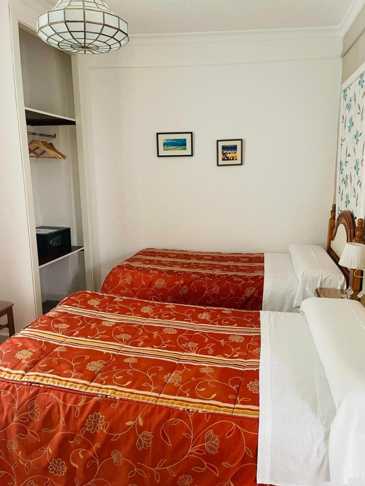 Pension Zurita Granada Bagian luar foto