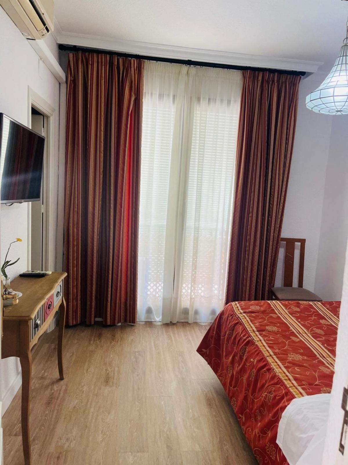 Pension Zurita Granada Bagian luar foto