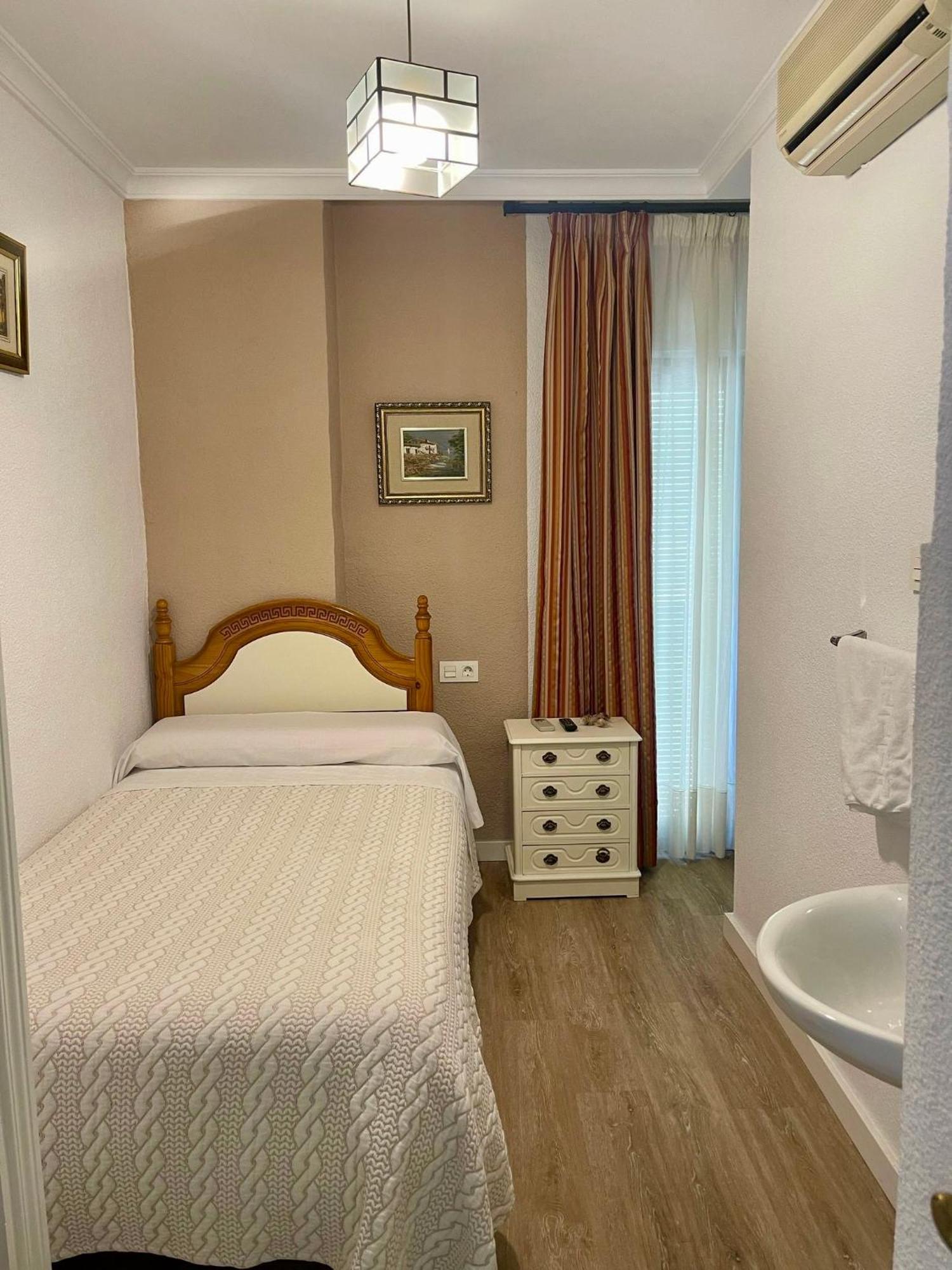 Pension Zurita Granada Bagian luar foto