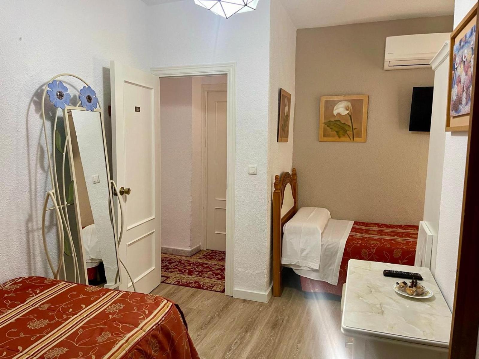 Pension Zurita Granada Bagian luar foto