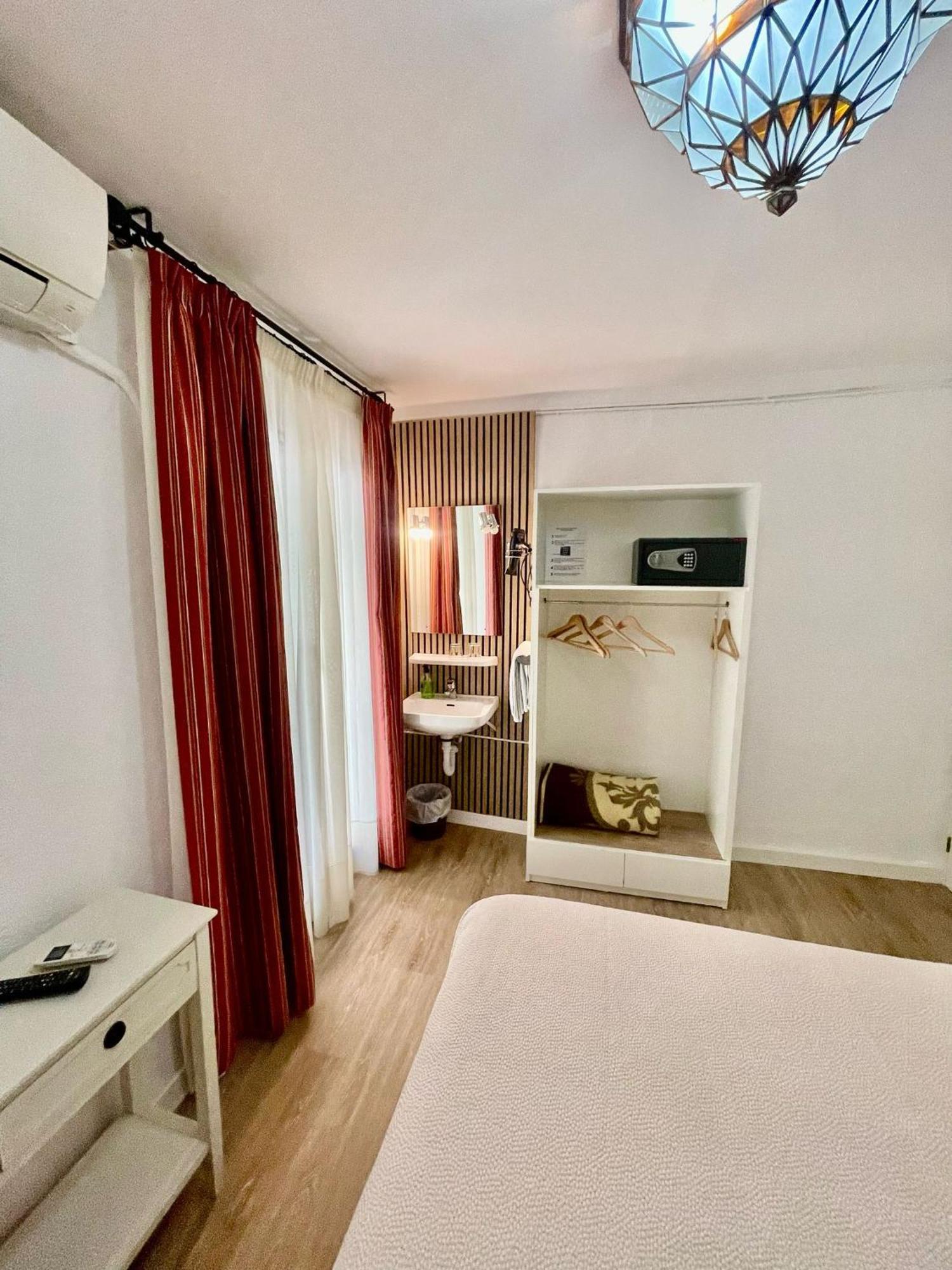 Pension Zurita Granada Bagian luar foto